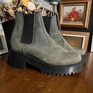 Dr Martens Rometty Women's Moldova Leather Platform Chelsea Boots Grey